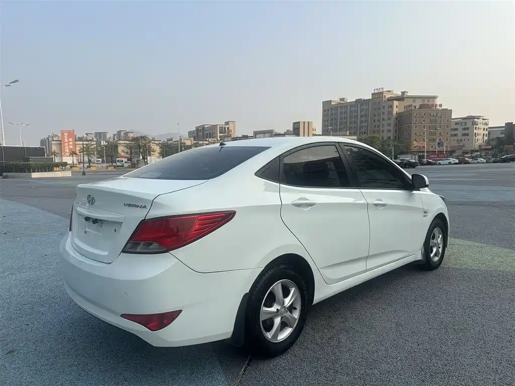 Hyundai Verna 2014 1.4L Automatic Smart GLS фото 4