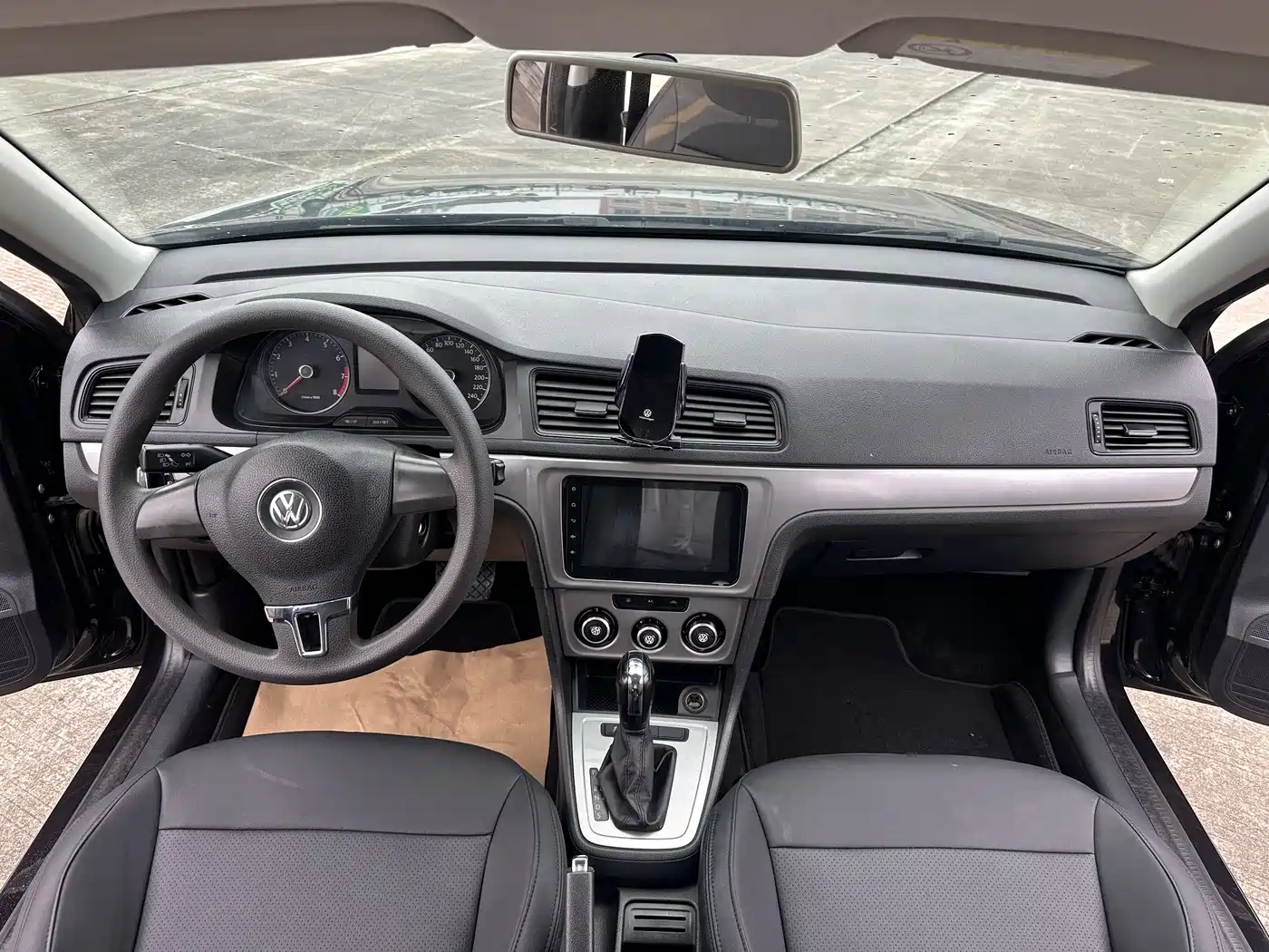 Volkswagen Lavida 2013 Facelift Classic 1.6L Automatic Trend фото 4