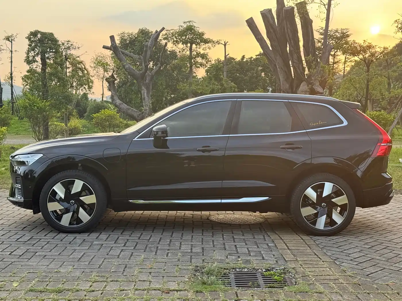 VOLVO XC60 PLUG IN HYBRID