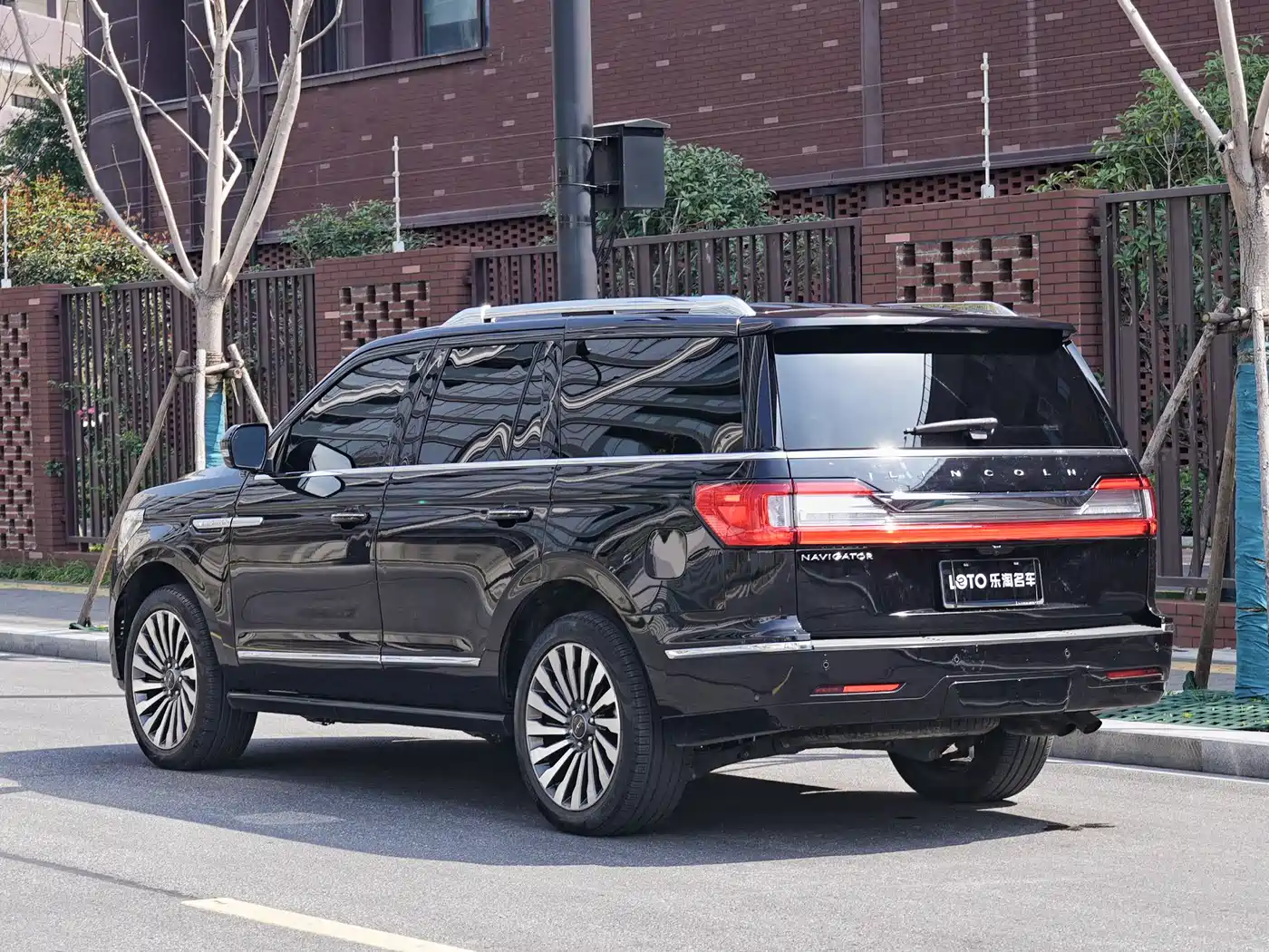 LINCOLN NAVIGATOR