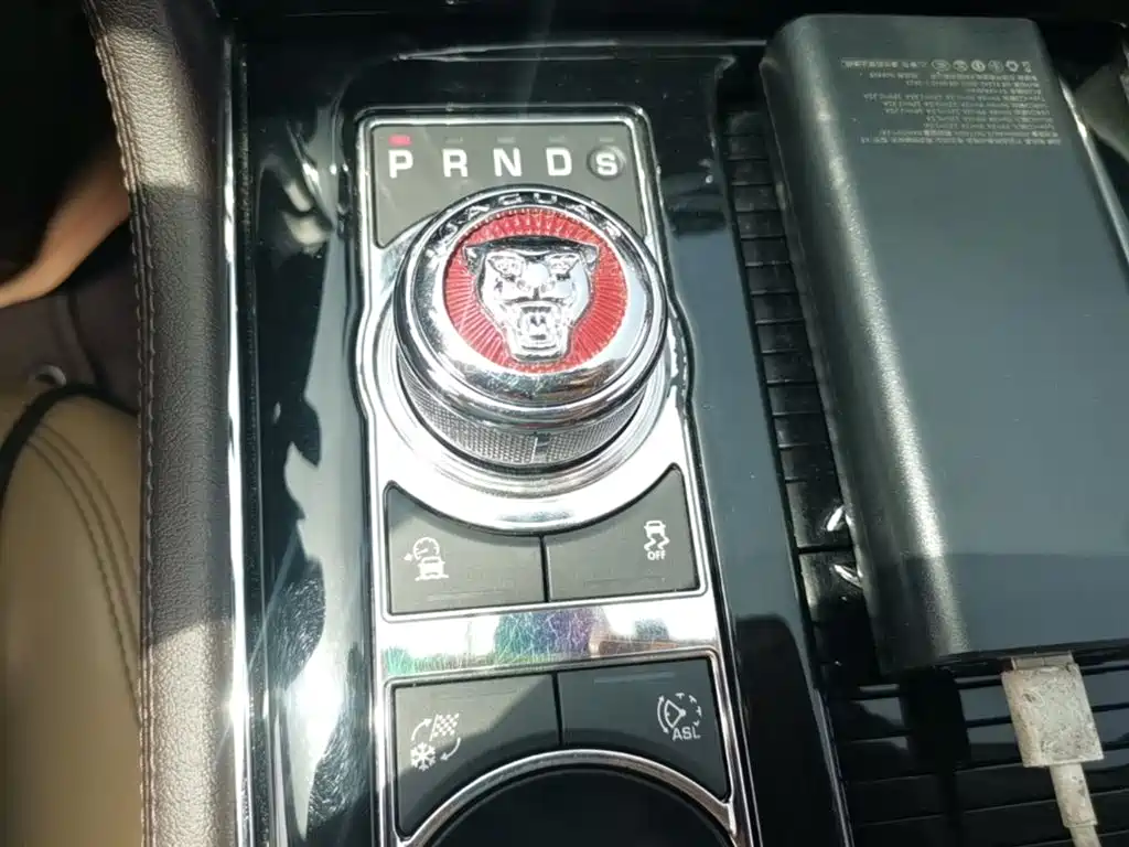 JAGUAR XJ