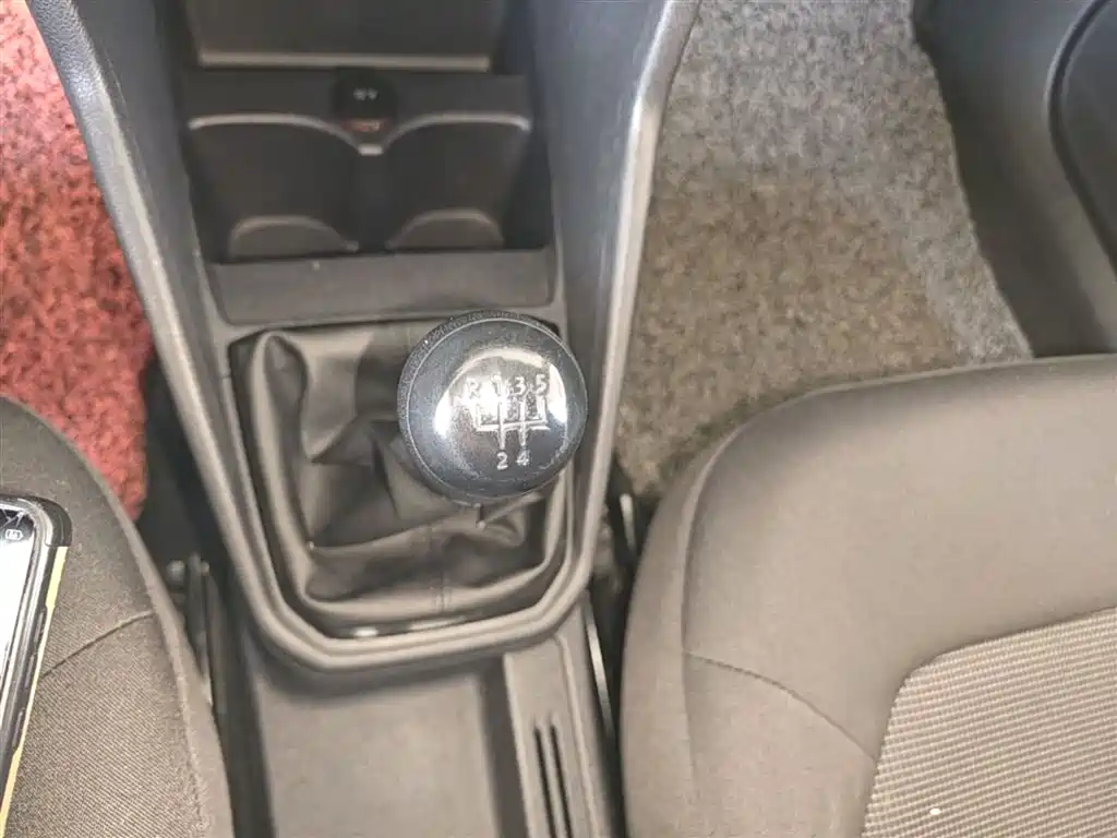 Volkswagen Jetta 2017 1.4L Manual Fashion фото 14