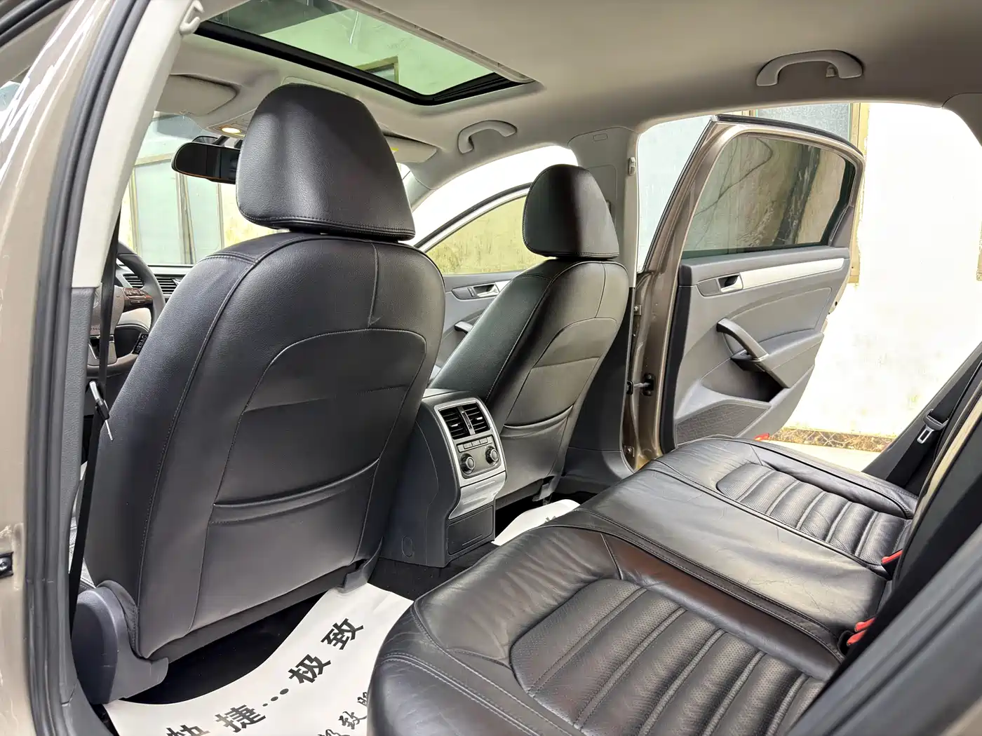 Volkswagen Passat 2015 1.8TSI DSG Prestige Edition фото 8