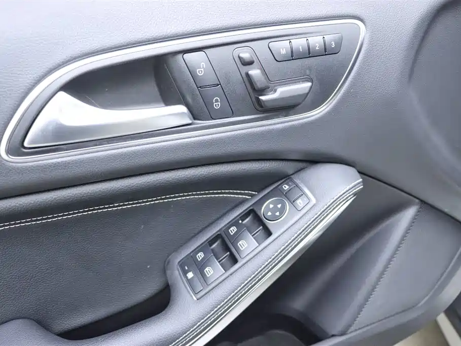 Mercedes-Benz GLA 2016 GLA 220 4MATIC Fashion фото 12