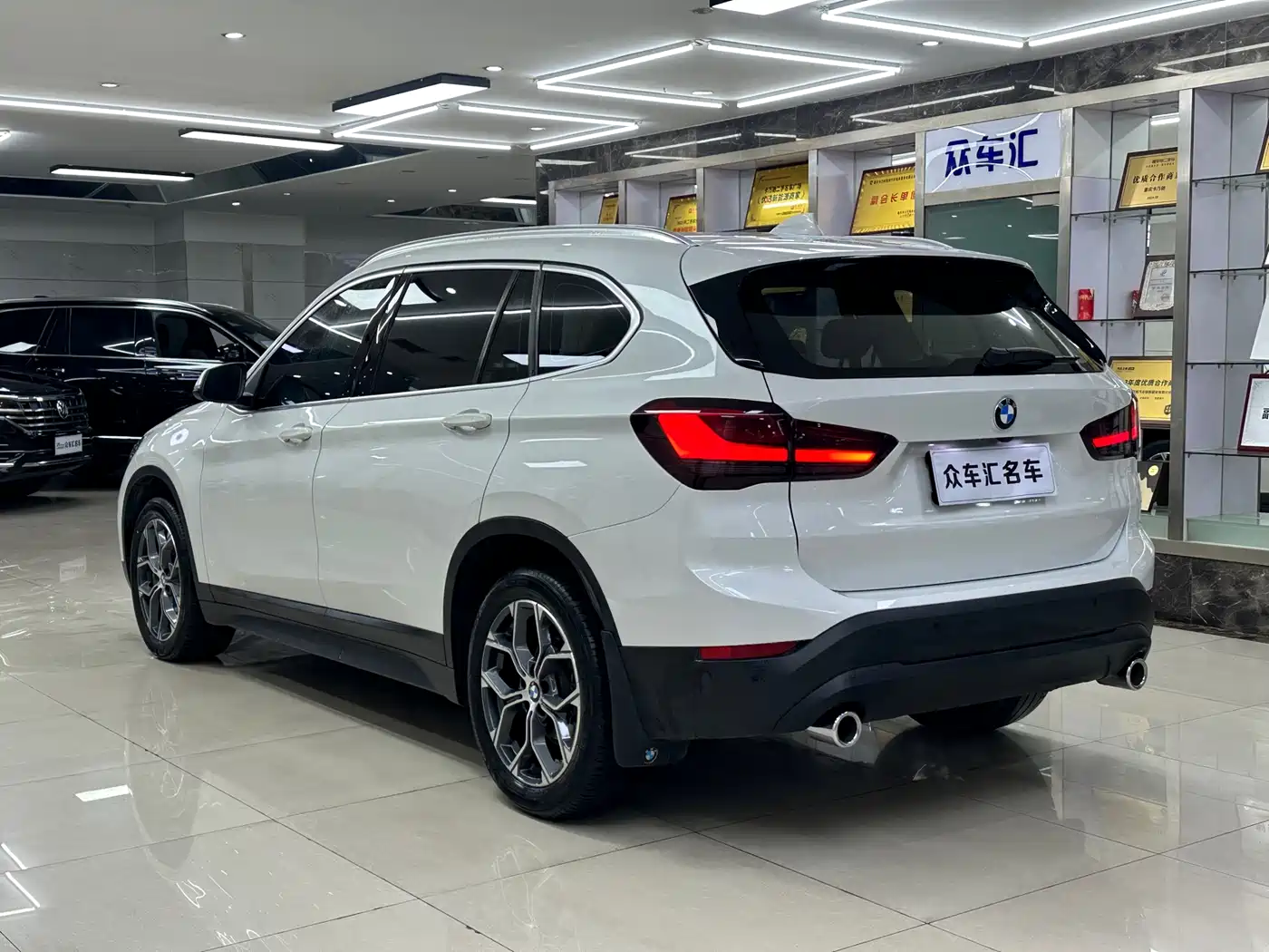 BMW X1 2021 sDrive25Li Leading фото 4