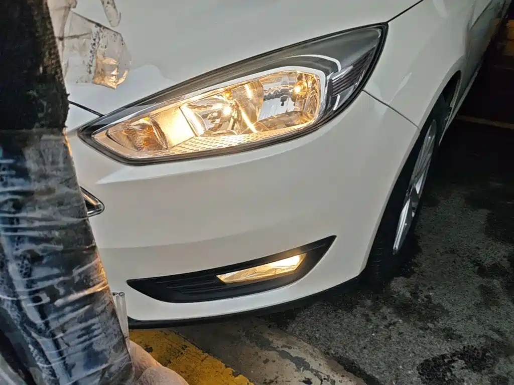 Фото 23 - Ford Focus