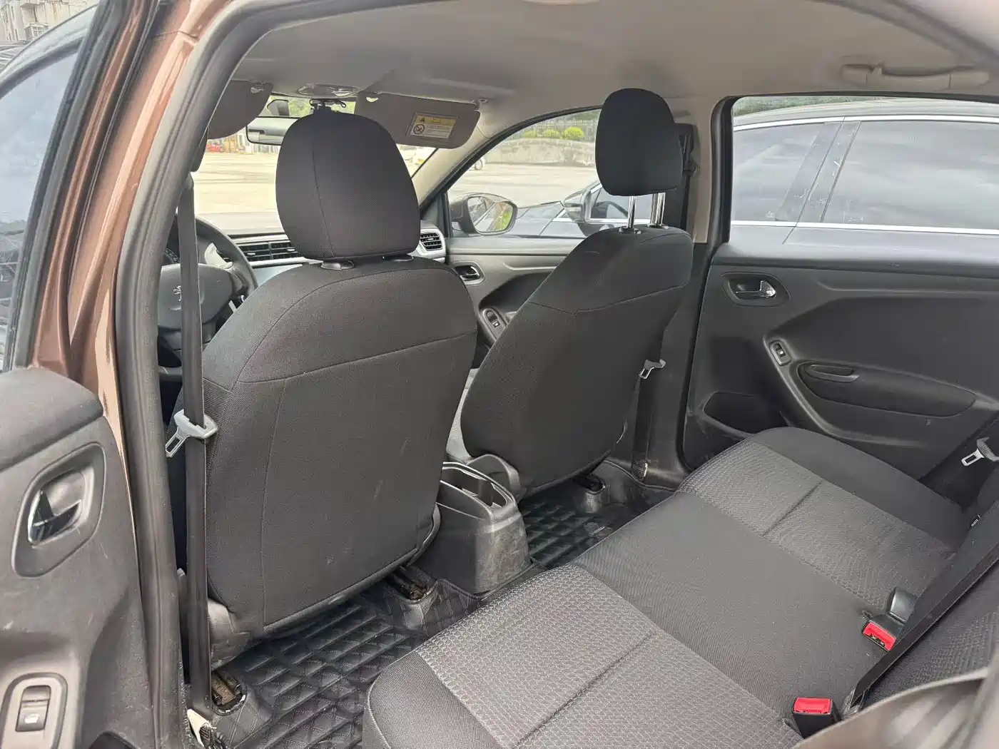 Peugeot 301 2014 1.6L Automatic Comfort Edition фото 9