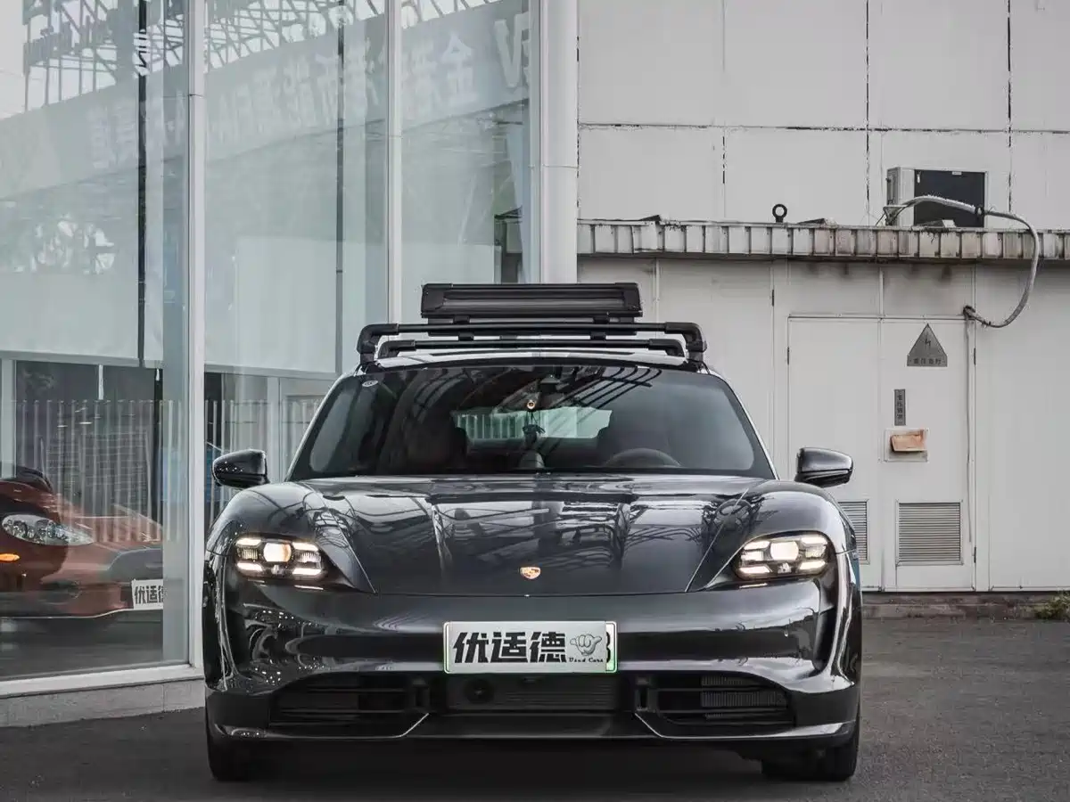 صورة 2 - Porsche Taycan