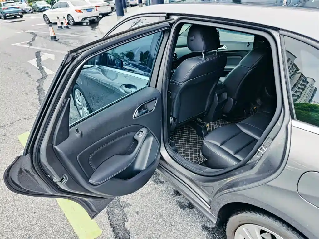 Mercedes-Benz B-Class 2018 B 200 Sport фото 15