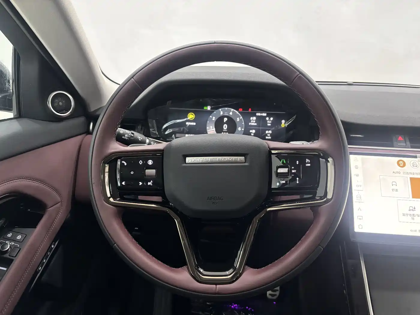 Land Rover Range Rover Evoque 2026 Range Rover Evoque L SE фото 15