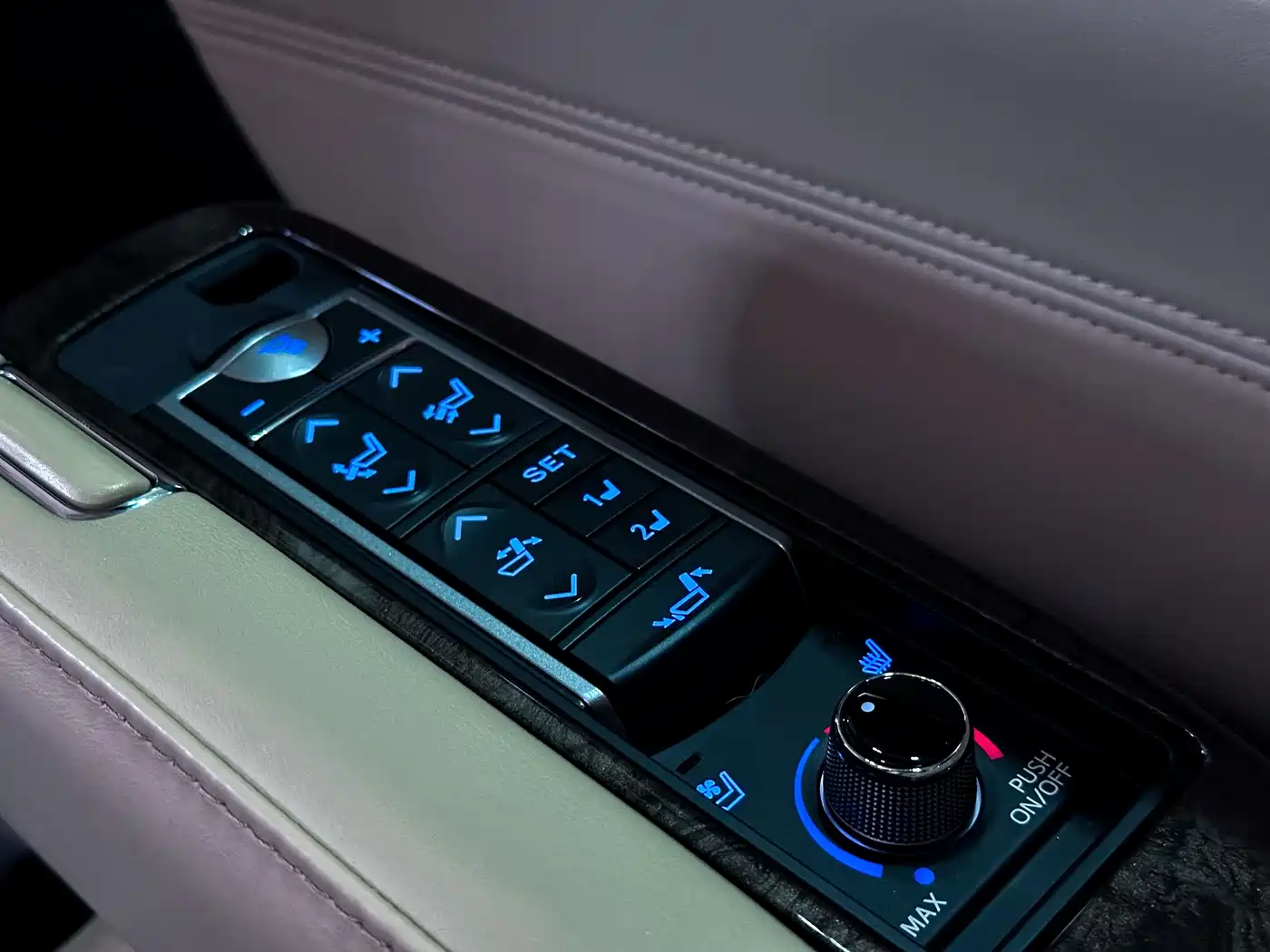 Toyota Vellfire 2021 Crown Hybrid 2.5L HV Premium Edition фото 12