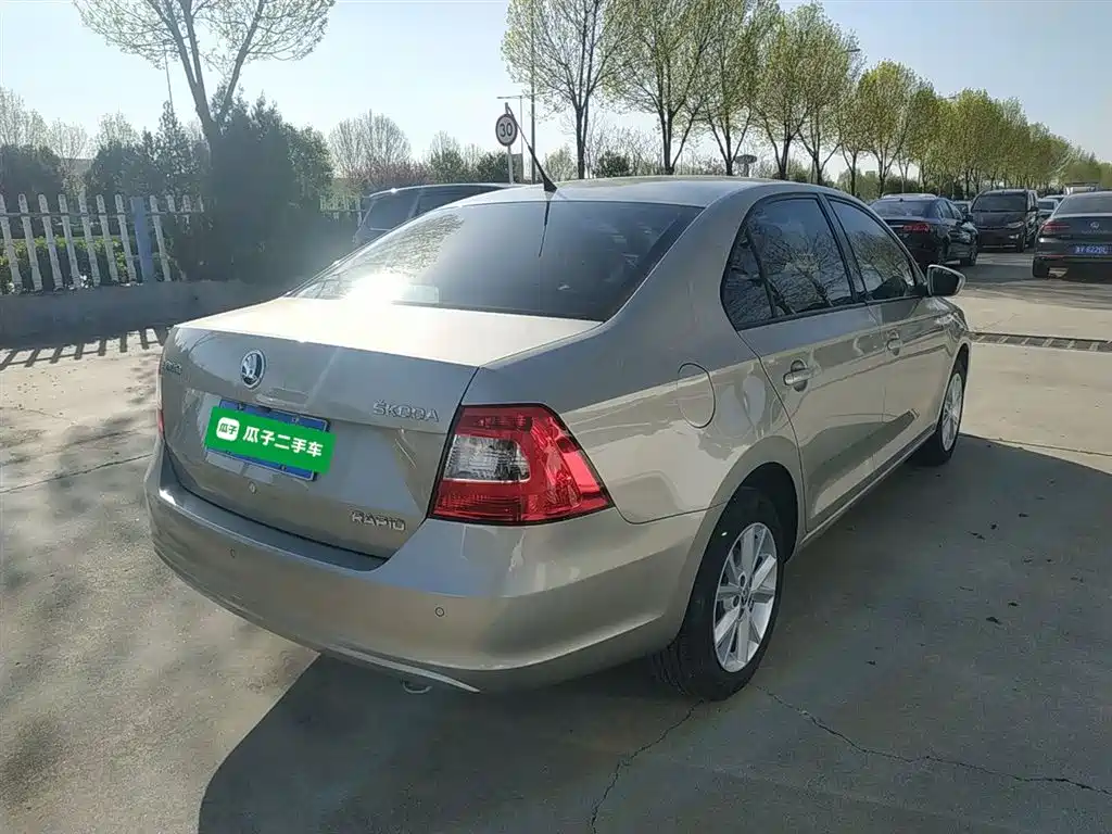 Škoda Rapid 2015 1.6L Automatic Smart Selection фото 7