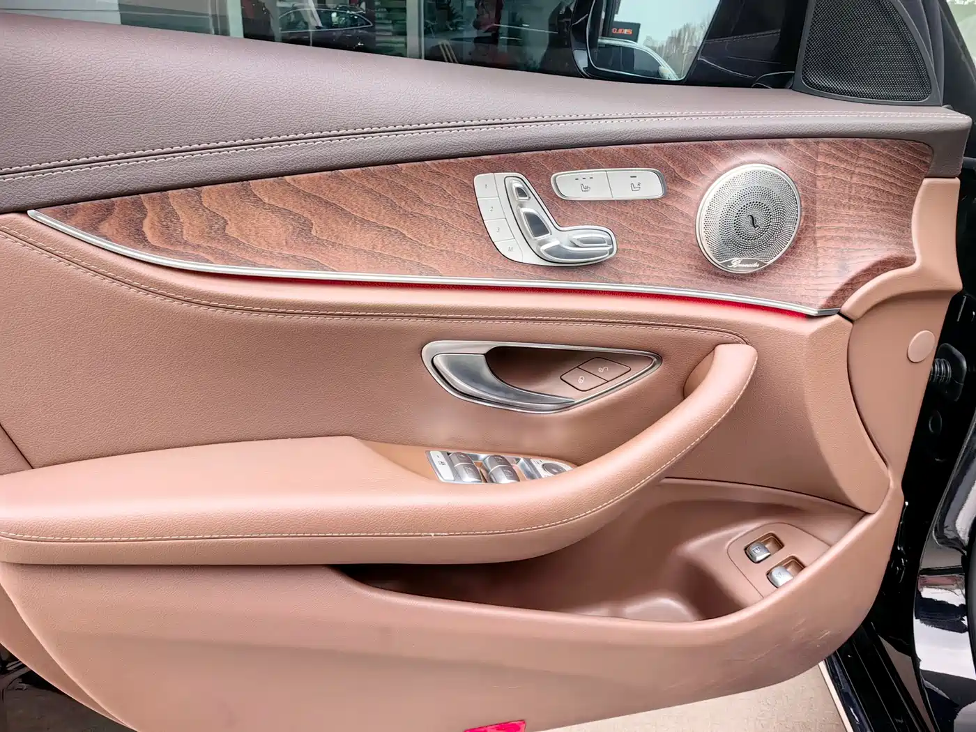 Mercedes-Benz E-Class New Energy 2022 E 350 e L Plug-in Hybrid Sedan фото 12