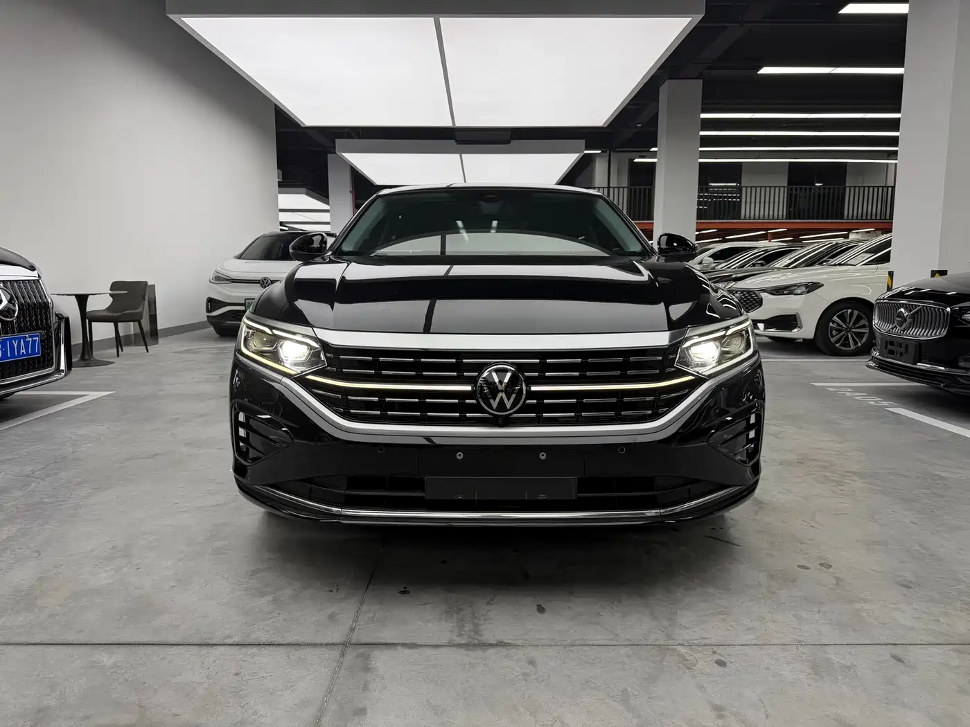 Volkswagen Passat 2023 330TSI Luxury Edition фото 2