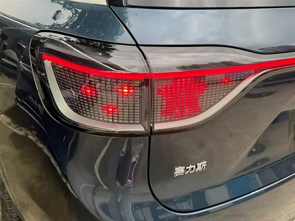 AITO Wenjie AITO M9 2025 Extended Range Ultra 52kWh 5-Seater фото 22