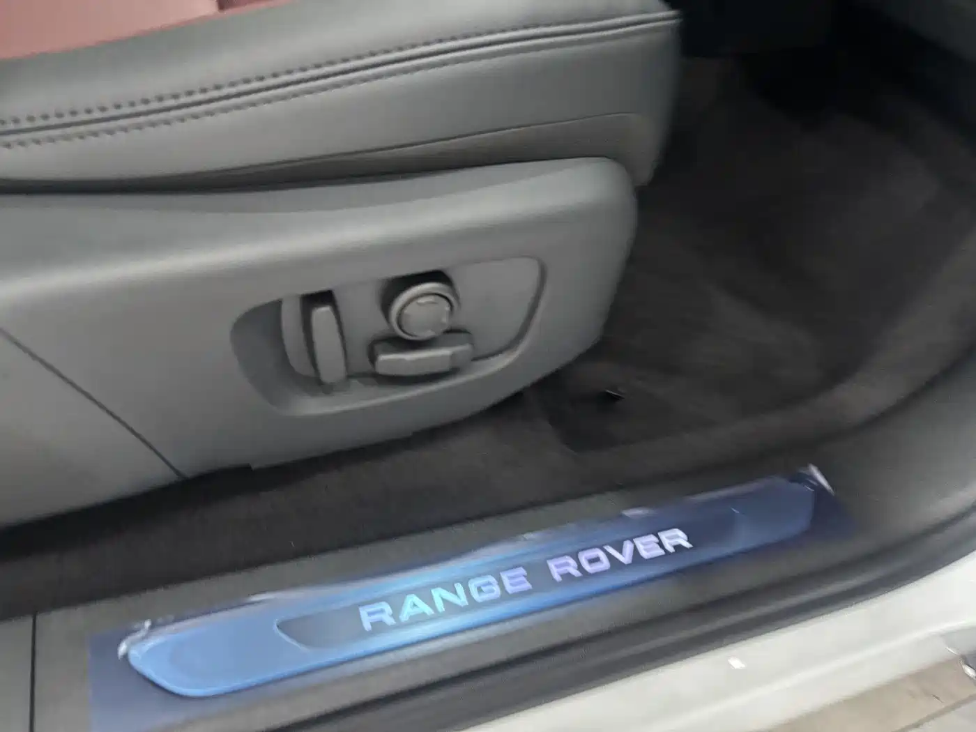 Land Rover Range Rover Evoque 2026 Range Rover Evoque L SE фото 27