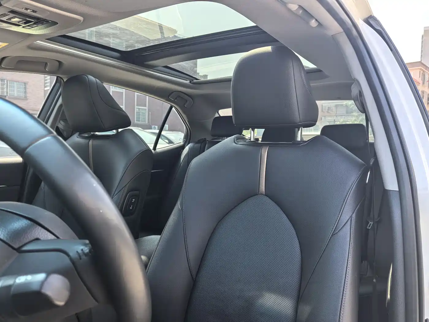 Toyota Camry 2021 2.5G Luxury Edition фото 10