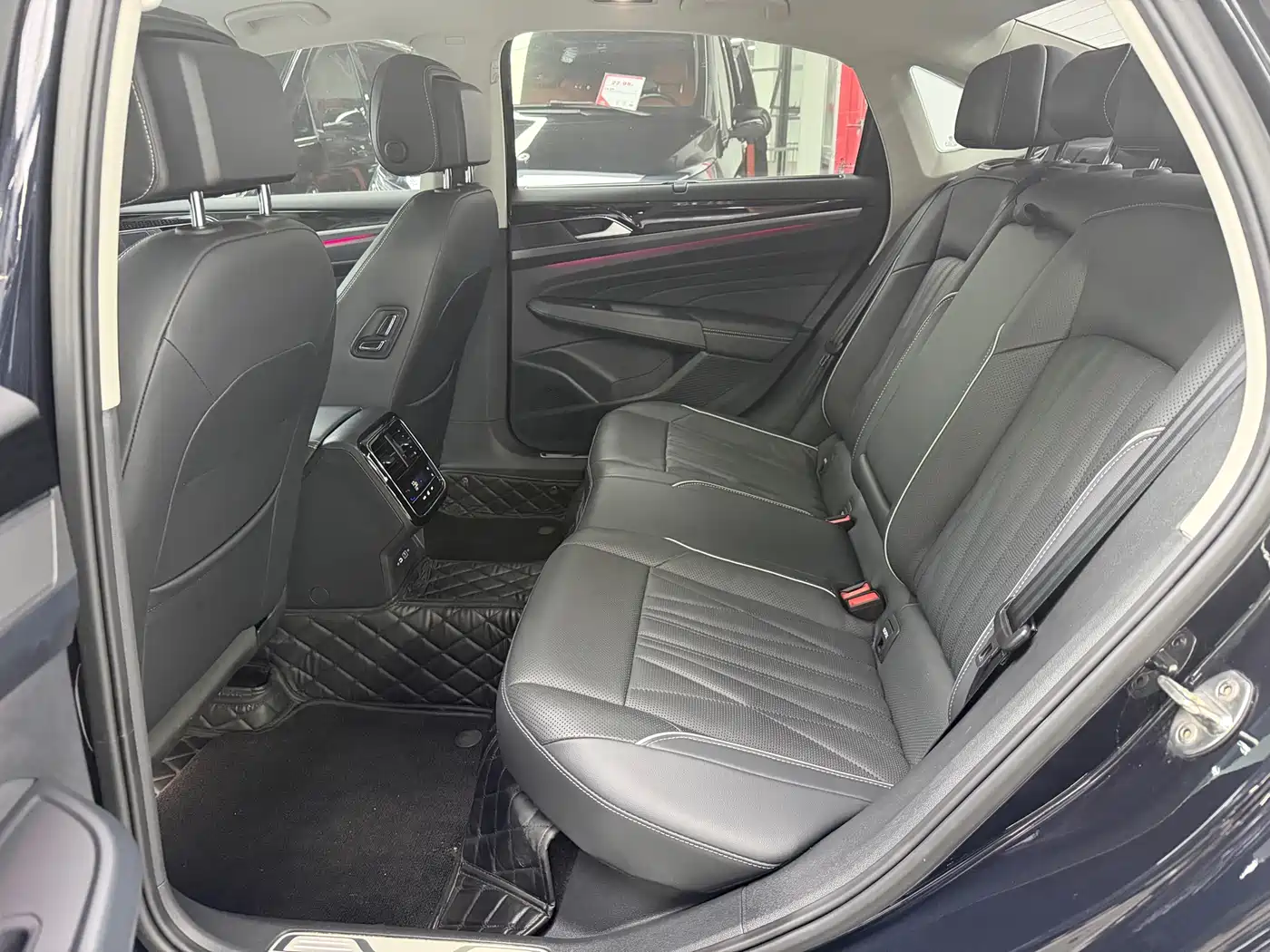 Volkswagen Passat 2023 330TSI Luxury Edition фото 5