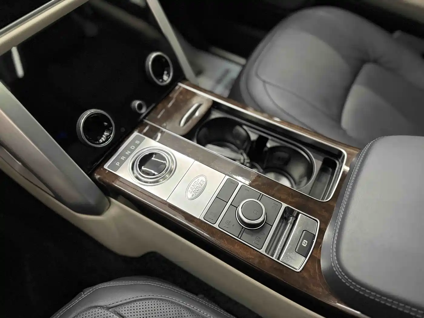 Land Rover Range Rover 2021 3.0 L6 Heritage Edition фото 14