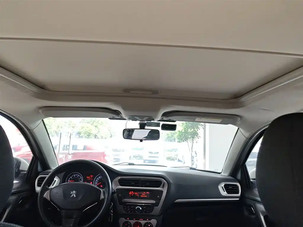 Peugeot 301 2014 1.6L Manual Luxury Edition фото 14