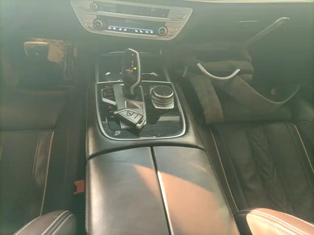 BMW 7-SERIES
