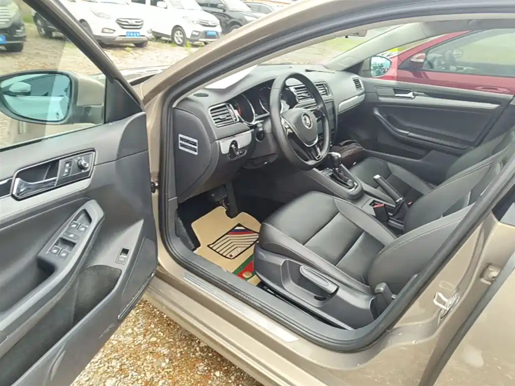 Volkswagen Sagitar 2016 230TSI 25th Anniversary Edition фото 16