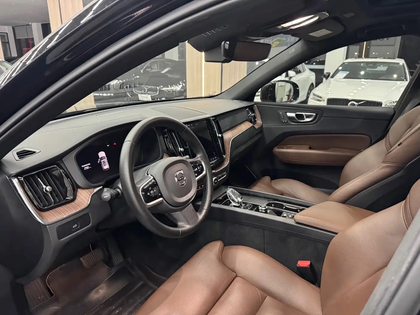 Фото 4 - Volvo XC60