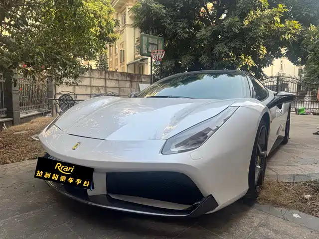 FERRARI 488