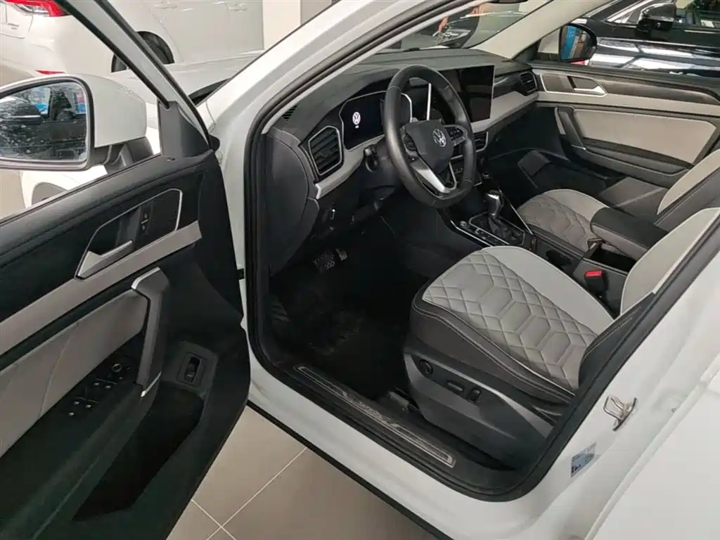 Volkswagen Tayron 2024 300TSI 2WD Luxury Plus Advanced фото 16