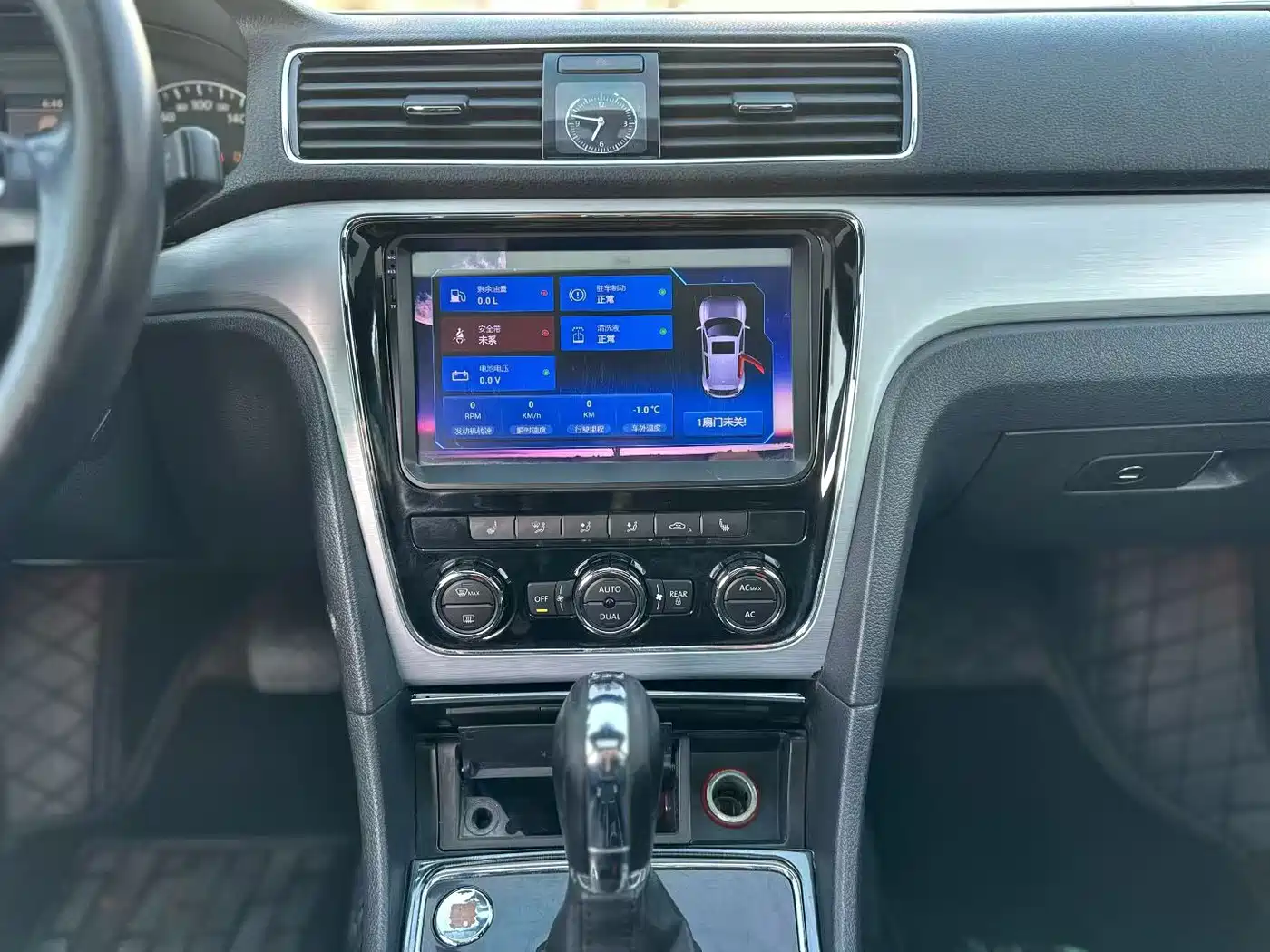 Volkswagen Passat 2011 2.0TSI DSG Royal Edition фото 5