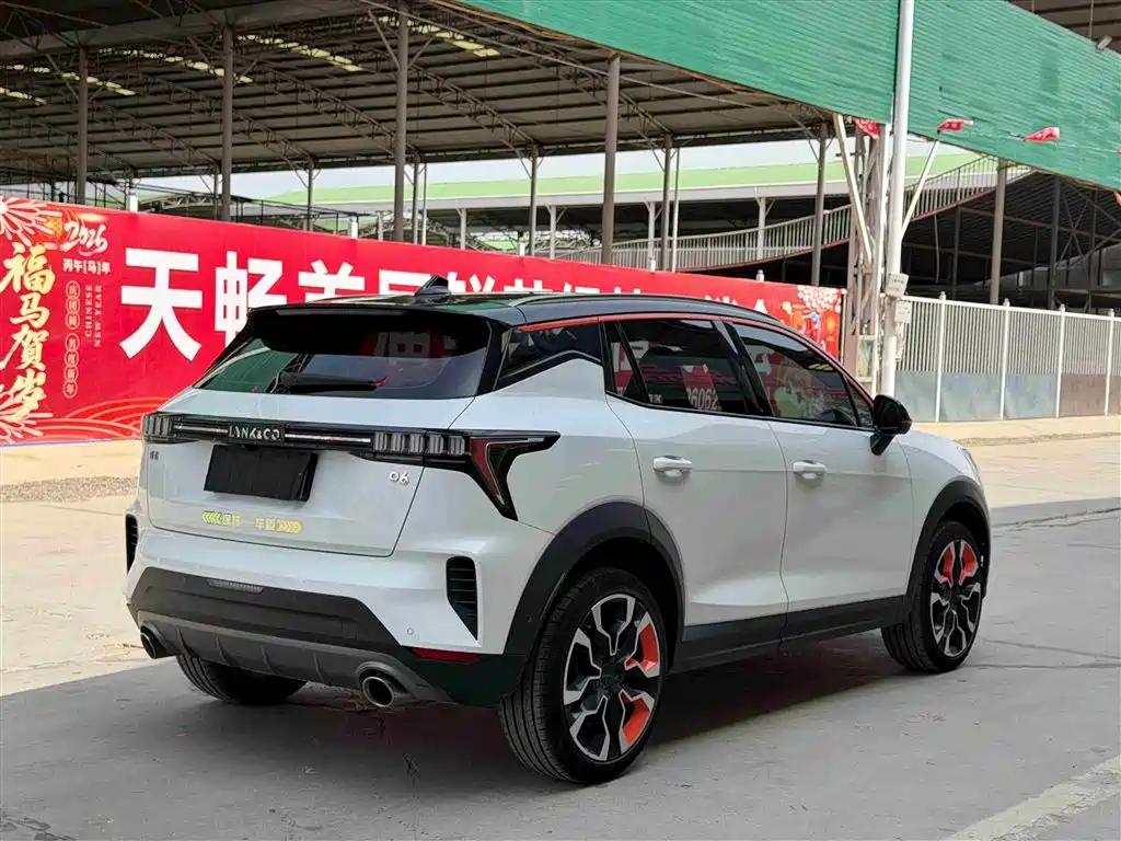 Lynk & Co 06 2020 1.5T Halo фото 4