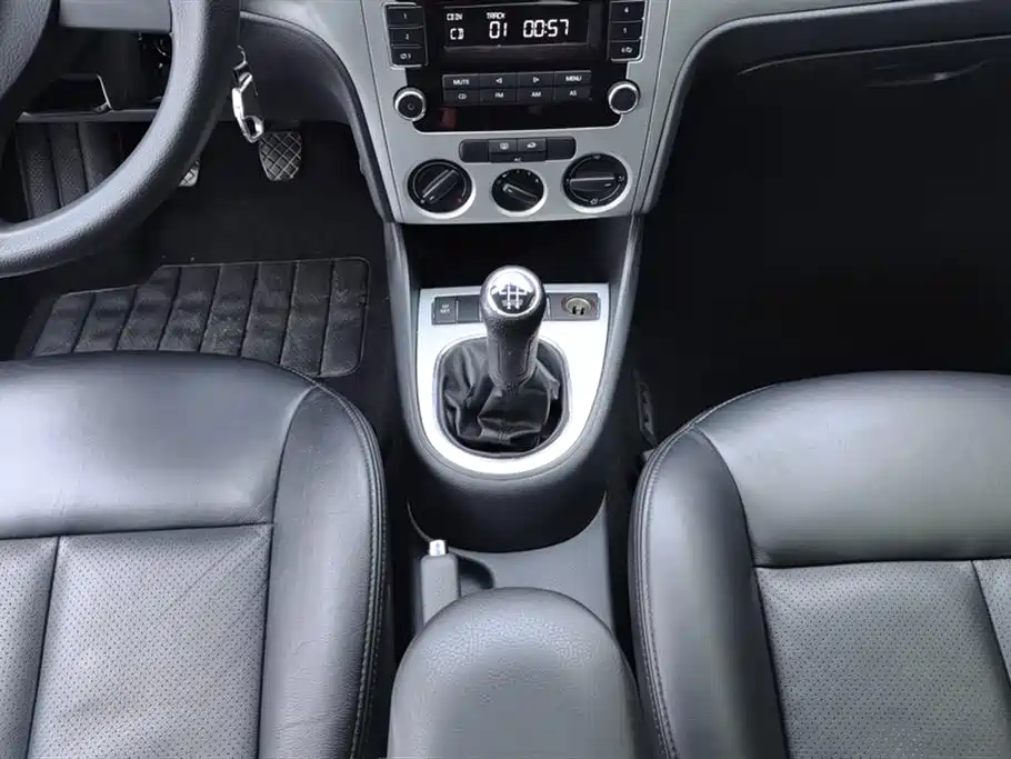 Volkswagen Lavida 2011 1.6L Manual Elegance Edition фото 16