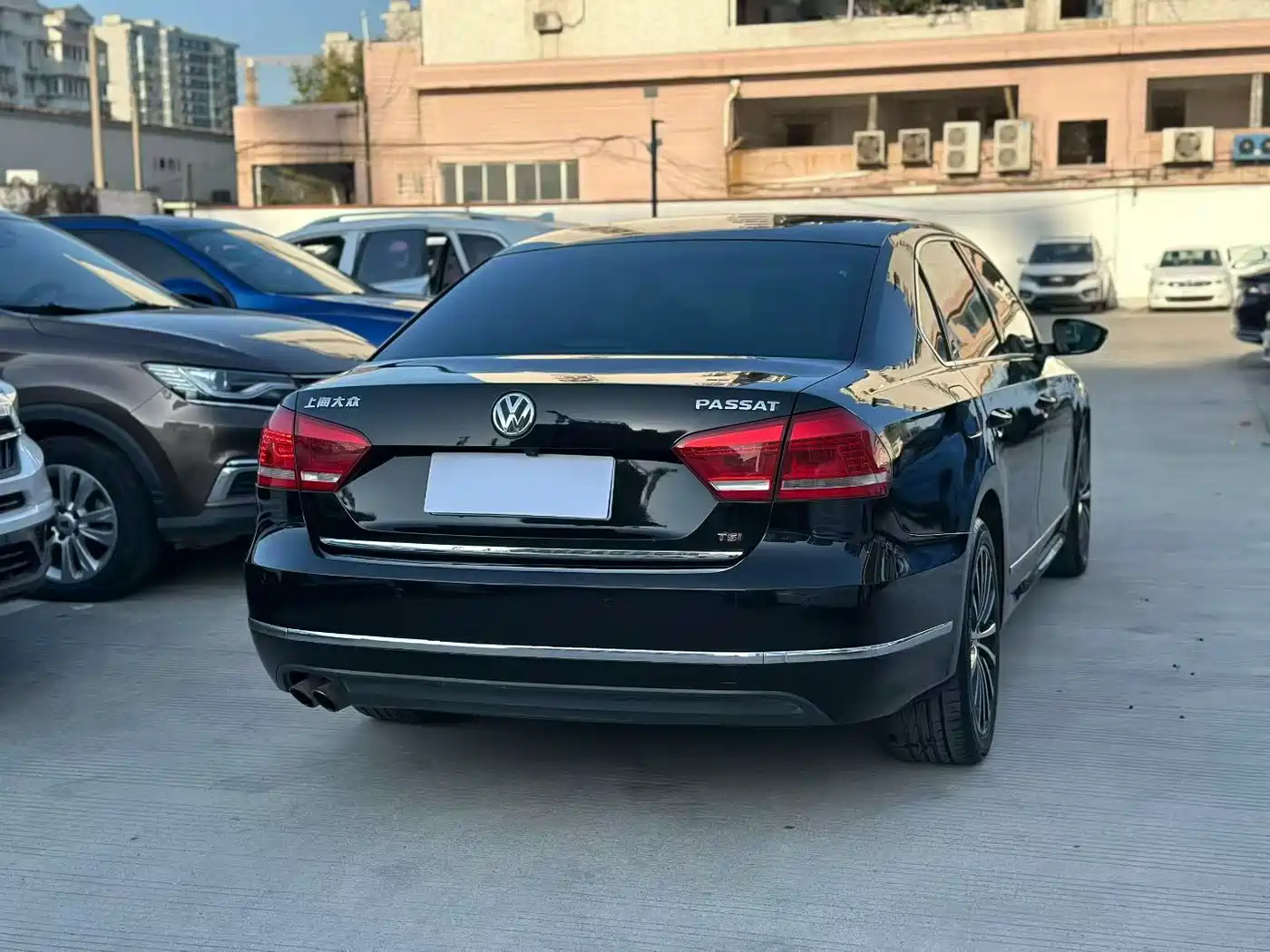 Volkswagen Passat 2011 2.0TSI DSG Royal Edition фото 8
