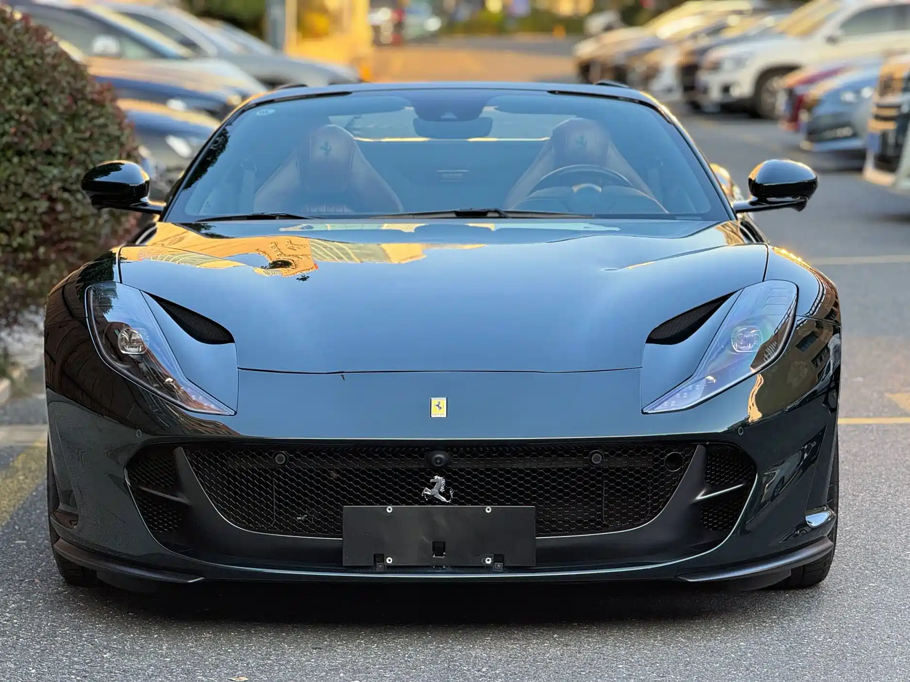 Фото 2 - Ferrari 812