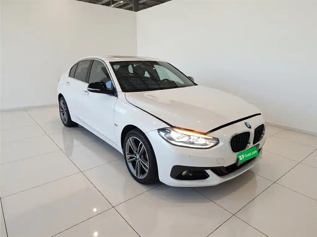 BMW 1 Series 2018 118i Sport Edition фото 4