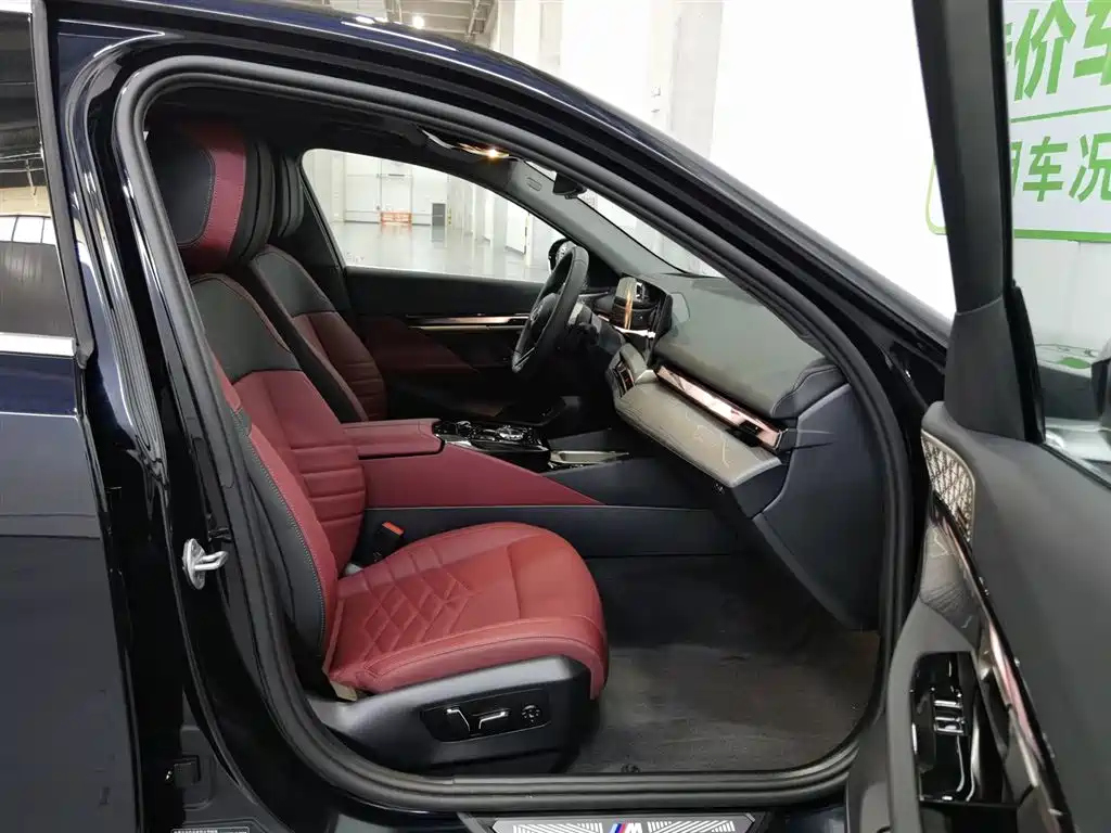 BMW 5 Series 2025 530Li Premium M Sport Package фото 23