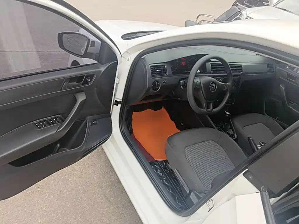 VOLKSWAGEN SANTANA