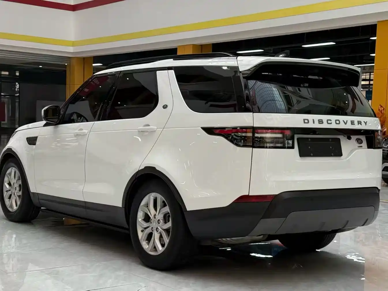 Land Rover Discovery 2017 3.0 SC V6 SE фото 8