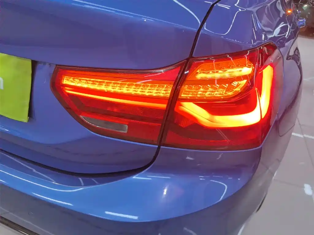 BMW 1 Series 2018 118i Sport Edition фото 8