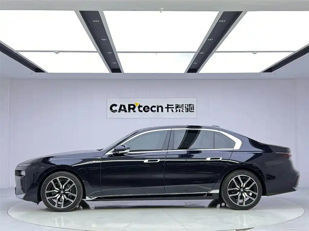 BMW 7 Series 2023 Model 735Li M Sport Package фото 2
