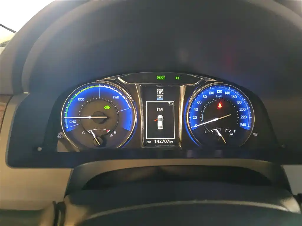 Toyota Camry 2015 Dual Engine 2.5HG Luxury Navigation Edition фото 8