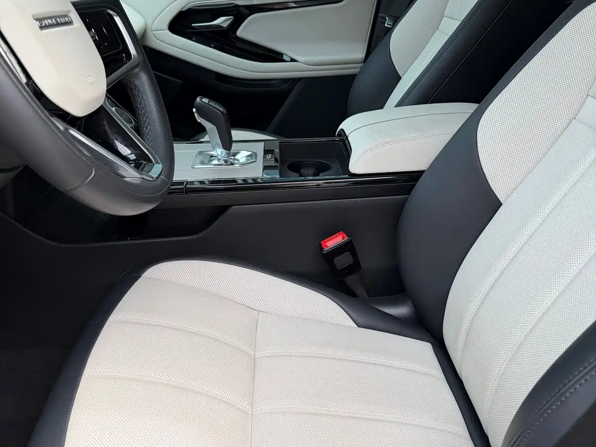 Land Rover Range Rover Evoque 2021 Range Rover Evoque L 249PS R-Dynamic S Performance Edition фото 9