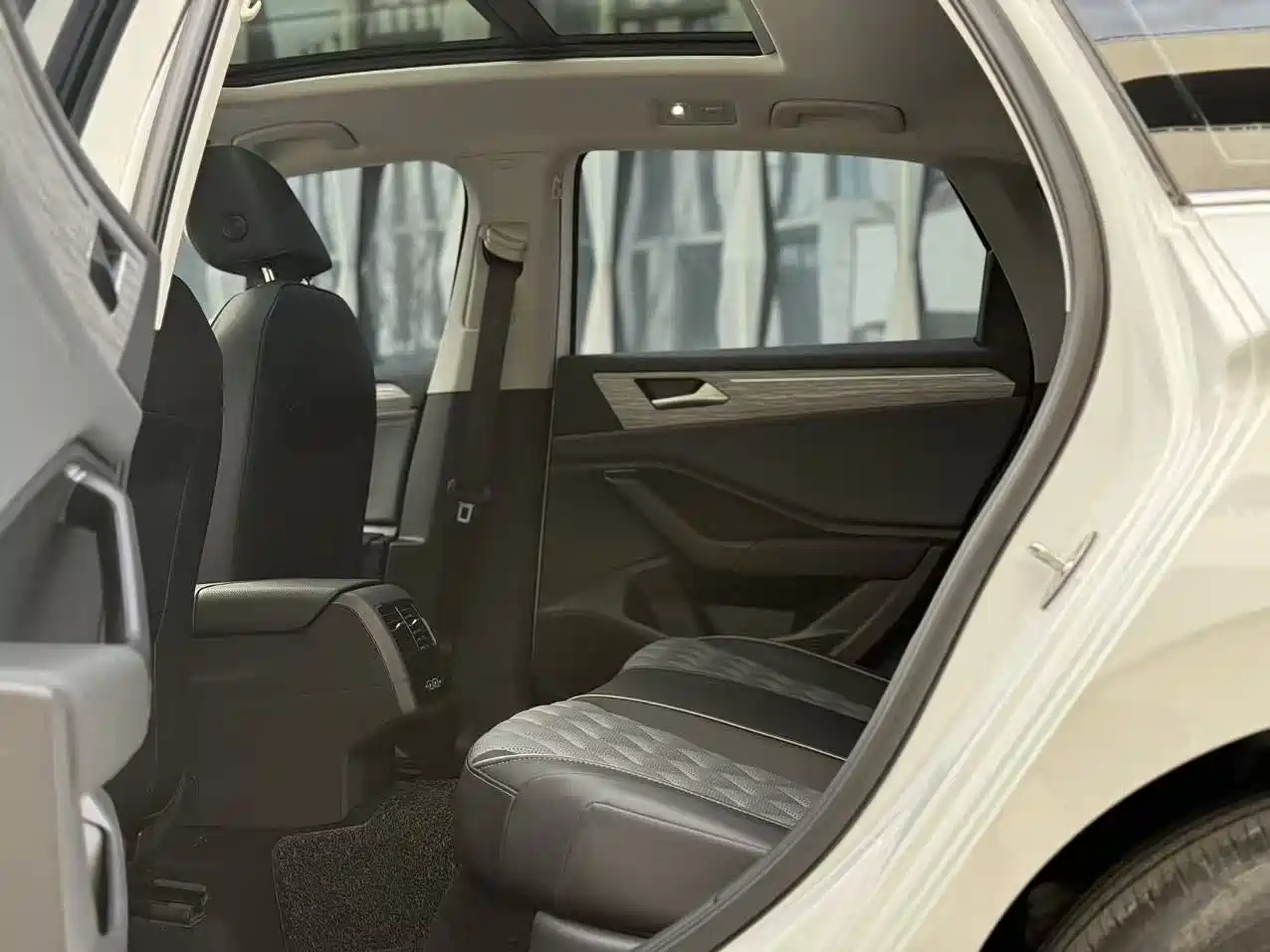 Volkswagen Sagitar 2025 Facelift 300TSI DSG Beyond Edition фото 9