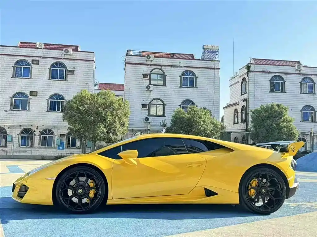 LAMBORGHINI HURACÁN