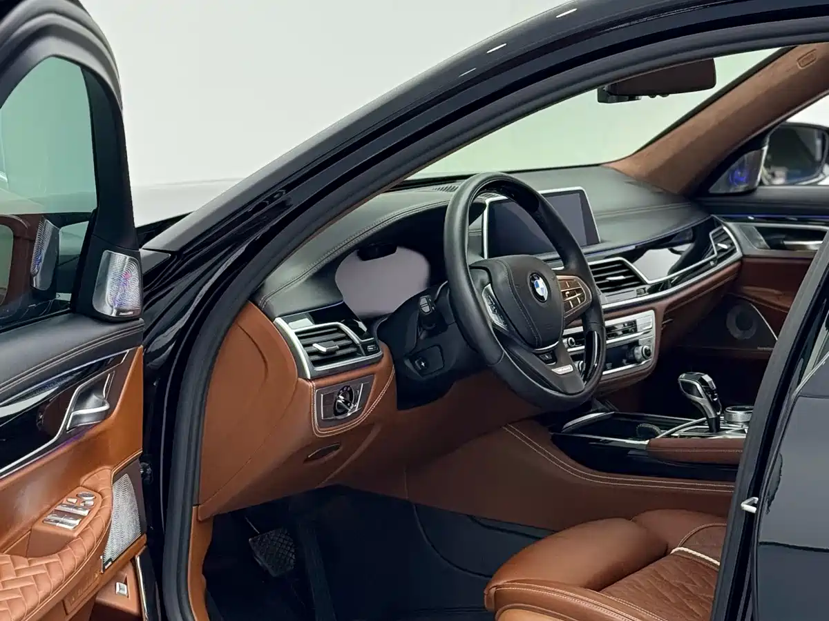 BMW 7 Series 2019 750Li xDrive V8 Luxury Package фото 9