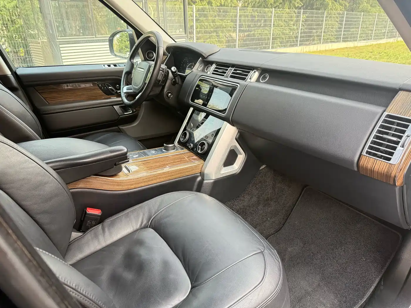 Land Rover Range Rover 2018 3.0 SC V6 Golden Age Edition фото 7
