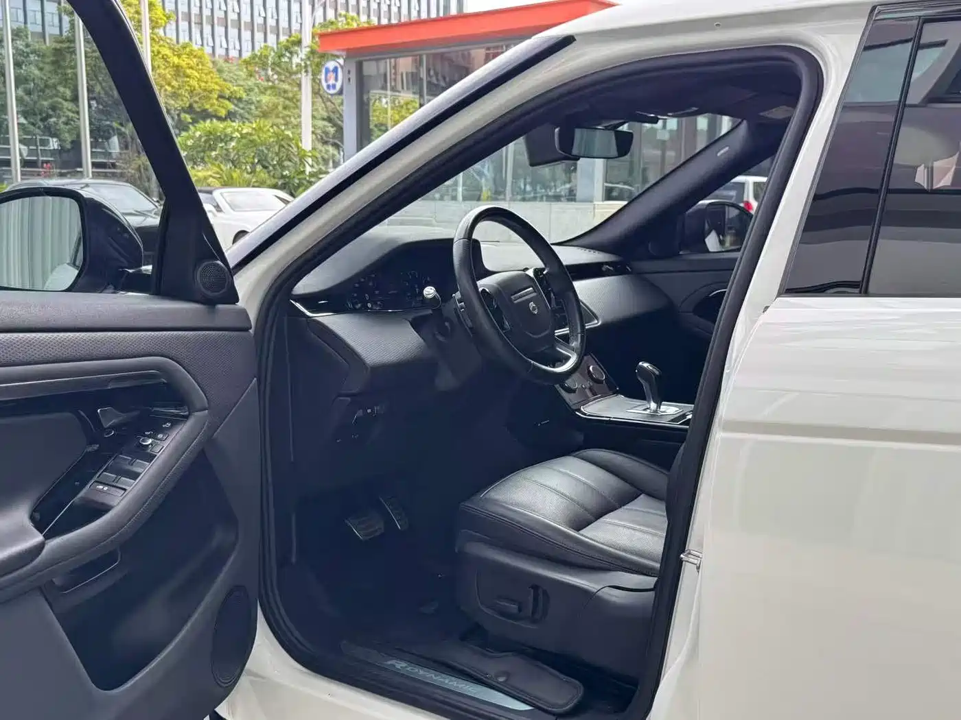 Land Rover Range Rover Evoque 2020 249PS R-DYNAMIC S Sport Edition фото 4
