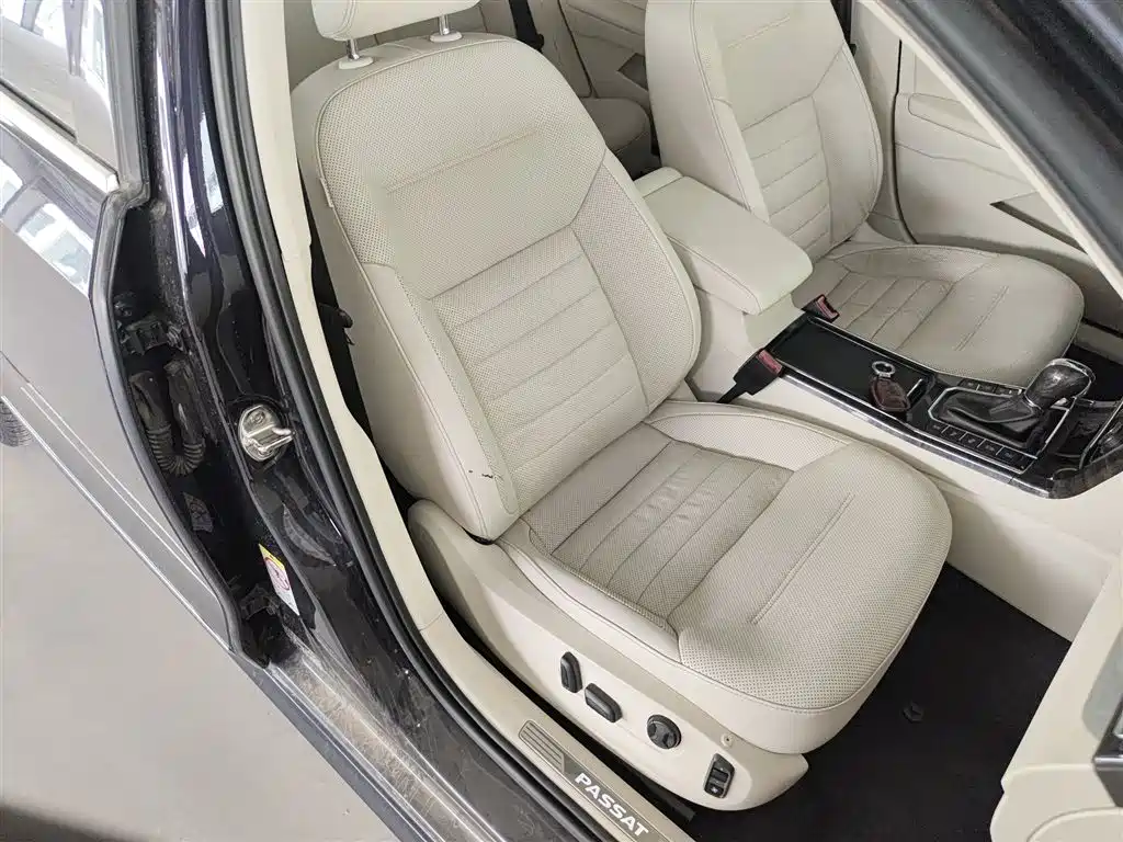 Volkswagen Passat 2016 380TSI DSG Premium Edition фото 20