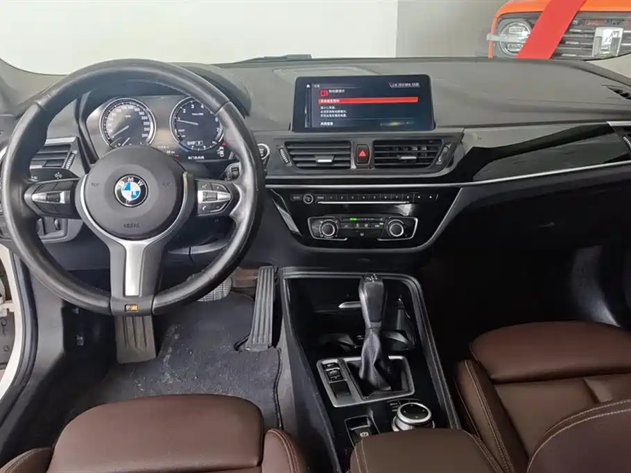 BMW 1 Series 2019 118i M Sport Package фото 12