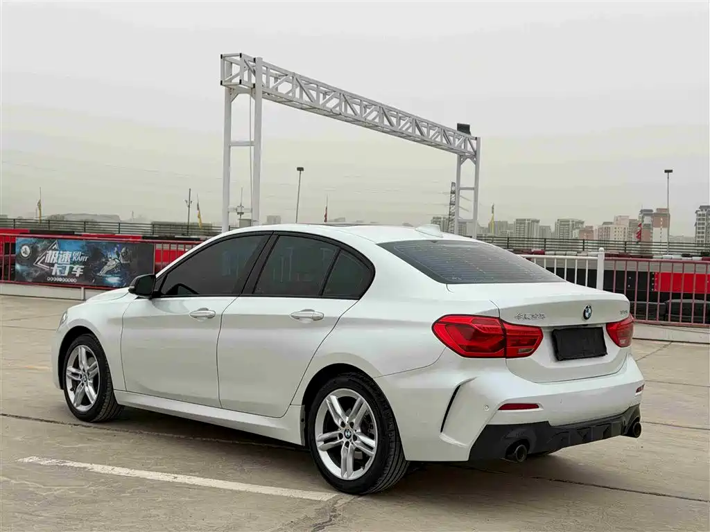 BMW 1 Series 2021 120i M Sport Shadow Edition фото 6